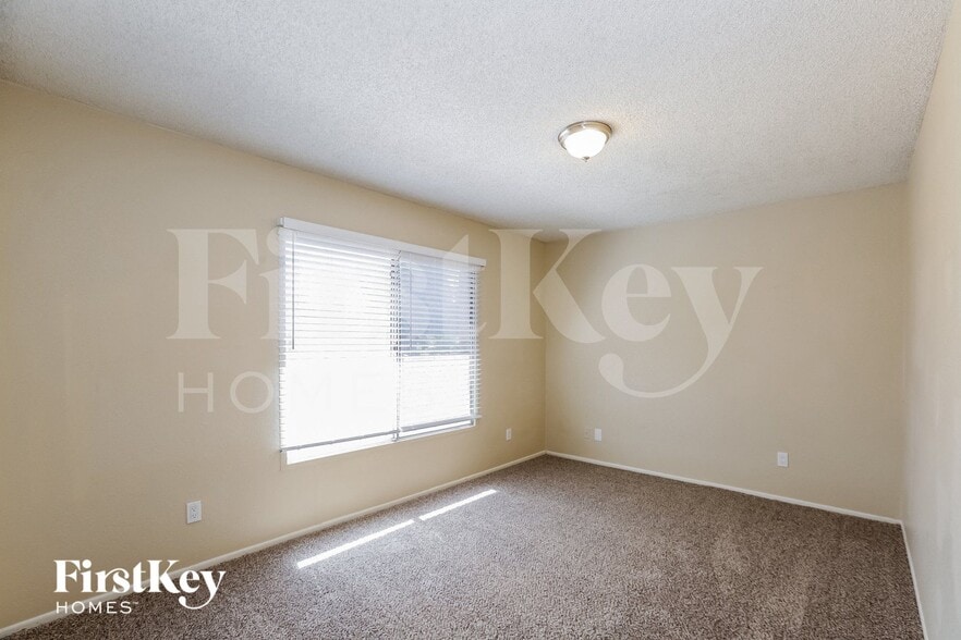 Building Photo - 10612 N 47th Dr