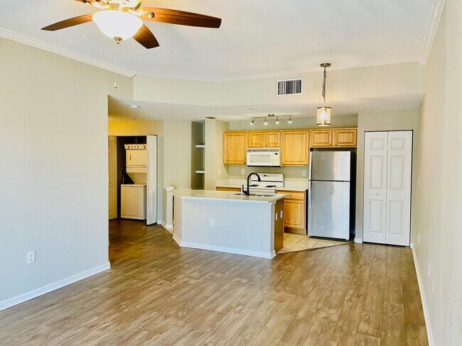 Building Photo - 425 S Villa San Marco Dr