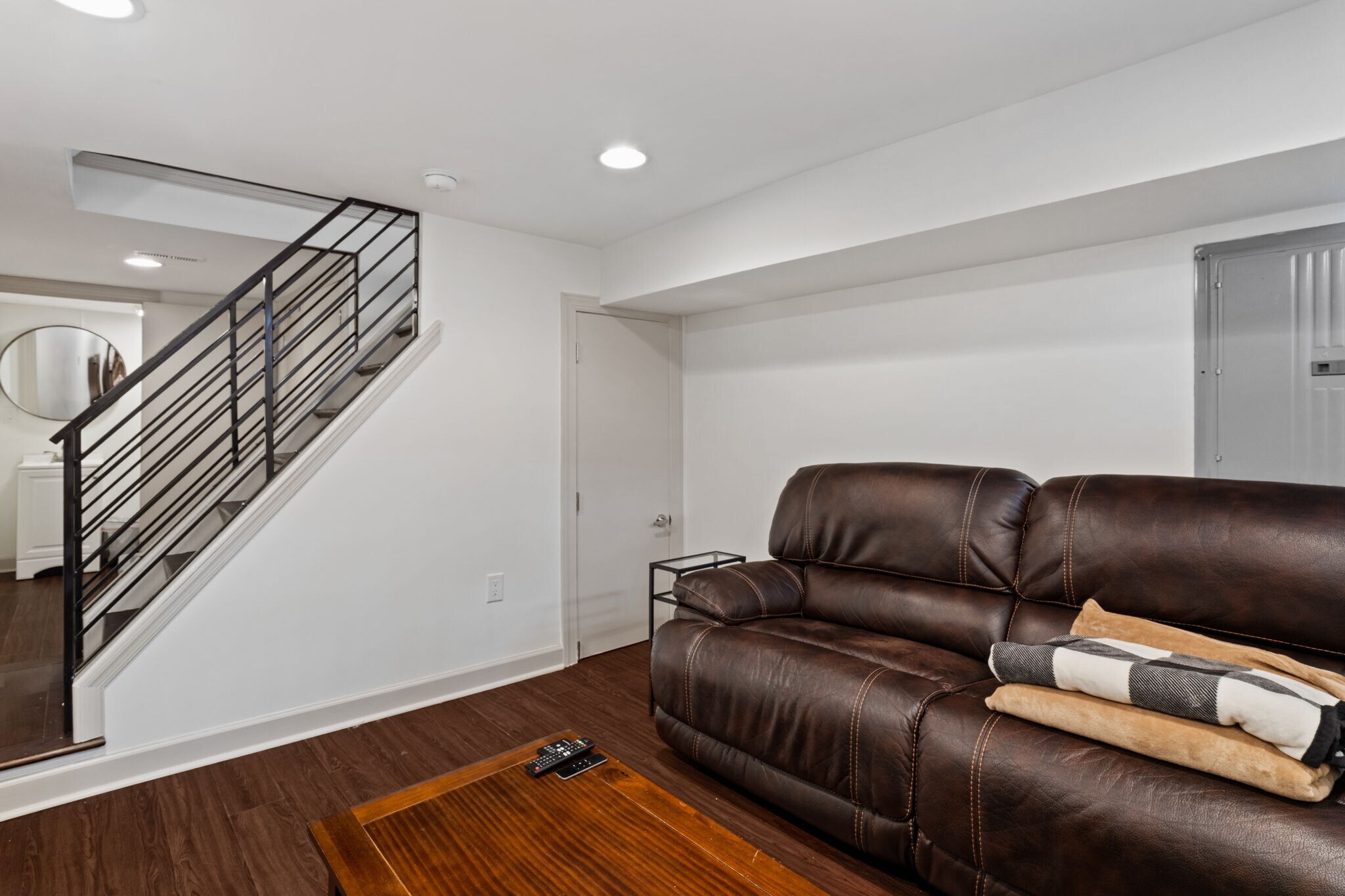 Building Photo - 710 Clymer St