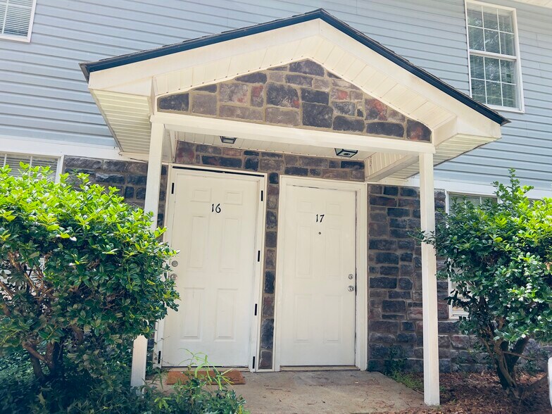 Primary Photo - 449 Evans St