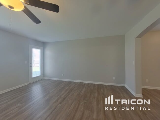 Building Photo - 120 Altondale Dr