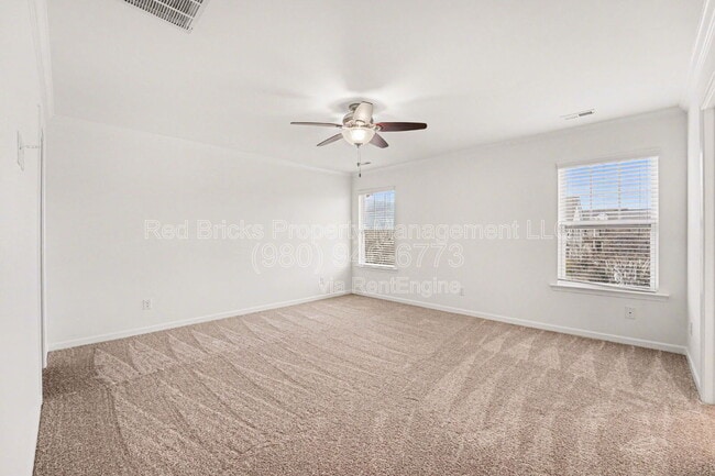 Building Photo - 1349 Middlecrest Dr NW