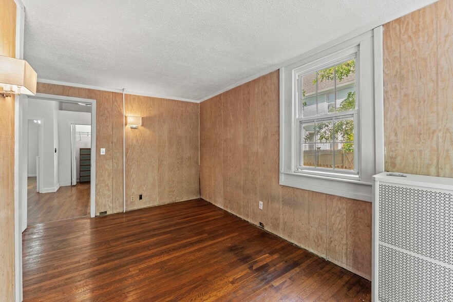 Building Photo - 210 Raymond Rd