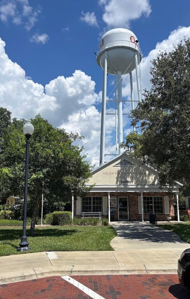 Building Photo - Charming 3/2 Next to the West Orange Trail