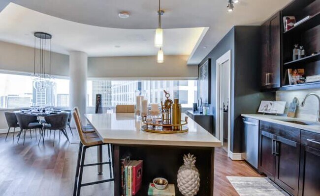 Building Photo - 1 bedroom in Dallas TX 75201