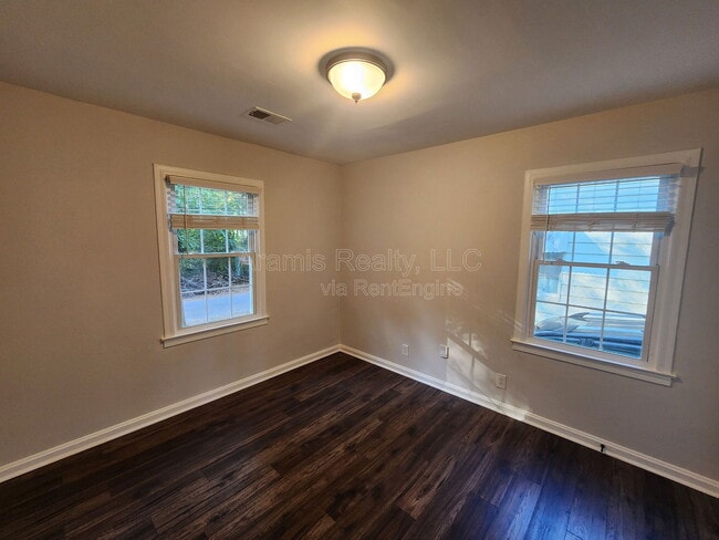 Building Photo - 2992 Palm Dr