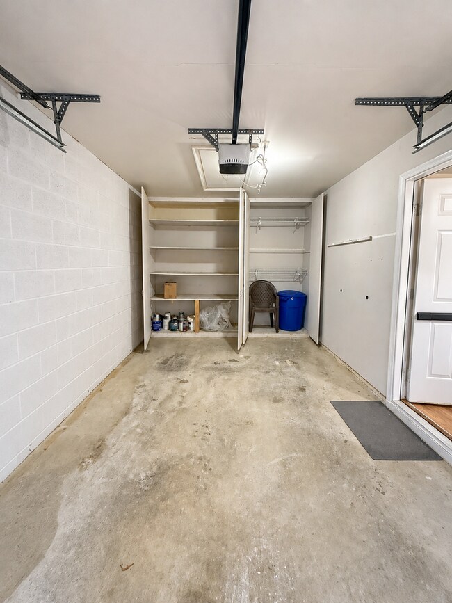 Building Photo - 252 Crescent Dr