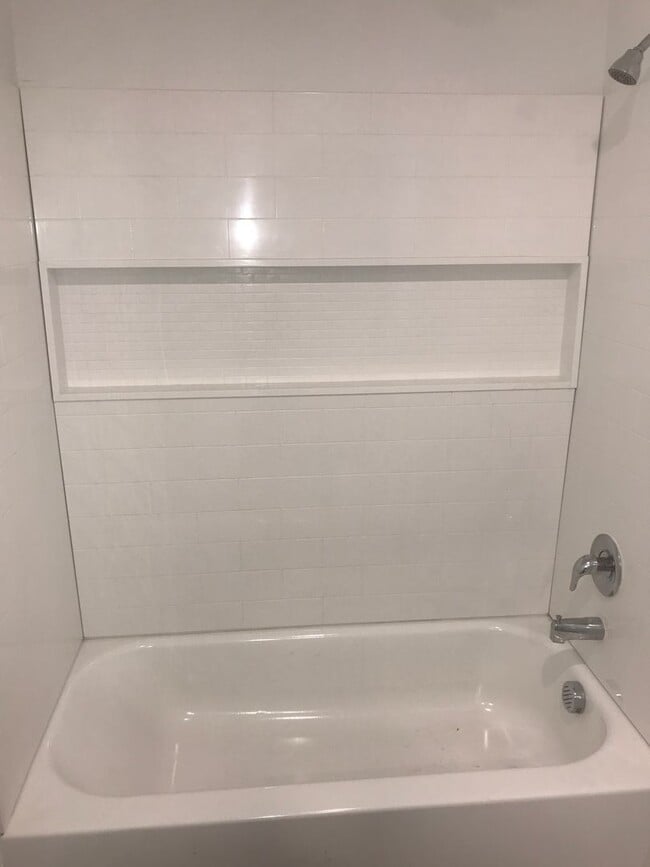 Building Photo - Beautiful home with great amenities!