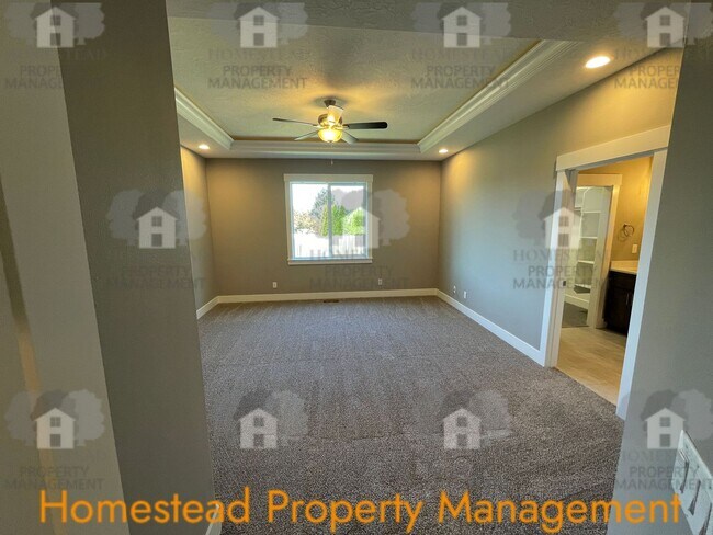 Building Photo - A HOME FOR THOSE WITH DISCERNING TASTE!
