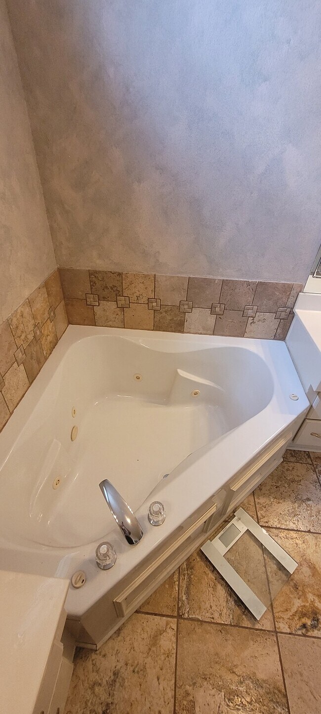 Building Photo - Fruitfully ready for your move in!