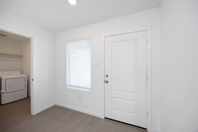 Building Photo - 4915 Esperanza Ter Dr