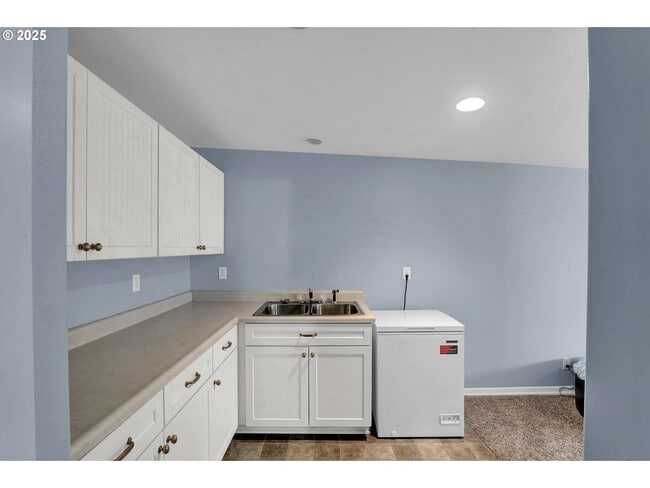 Building Photo - 679 Kingwood St