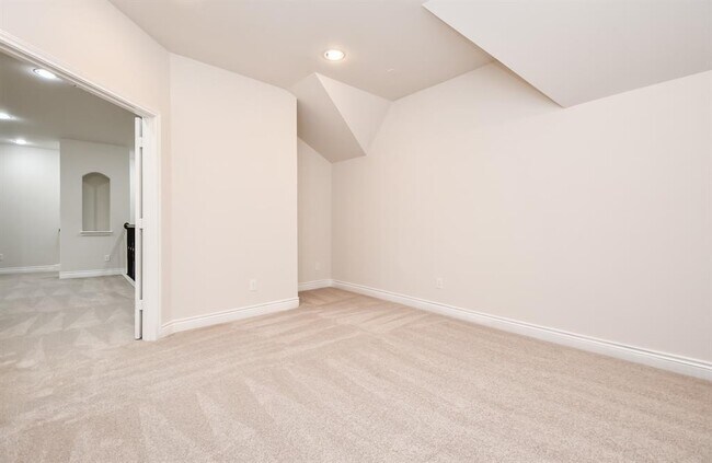 Building Photo - 24210 Madrid Hill Ln