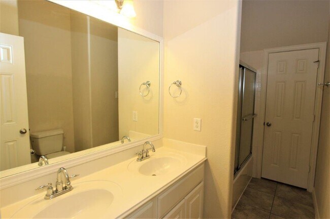 Building Photo - 8902 Peach Oak Crossing
