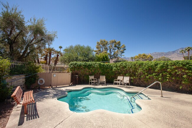 Building Photo - 2348 Los Coyotes Dr