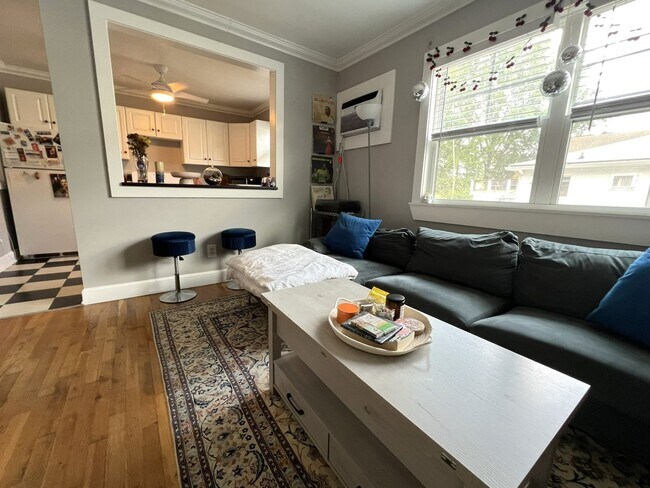 Building Photo - 2nd Floor 1BR/1BA + PORCH - Midtown Garden District