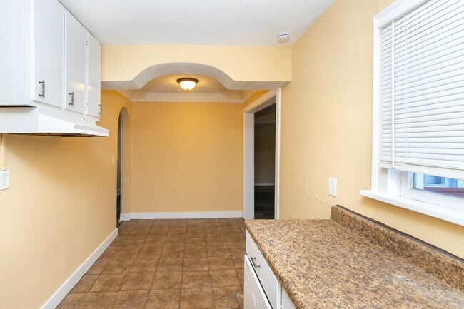 Building Photo - Kansas City 3 Bed 1 Bath Home