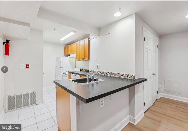 Building Photo - 2303 17th St NW