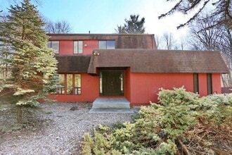 Building Photo - 4 Hollow Tree Ct
