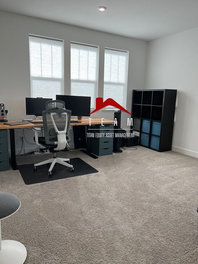 Building Photo - Great single story home with solar