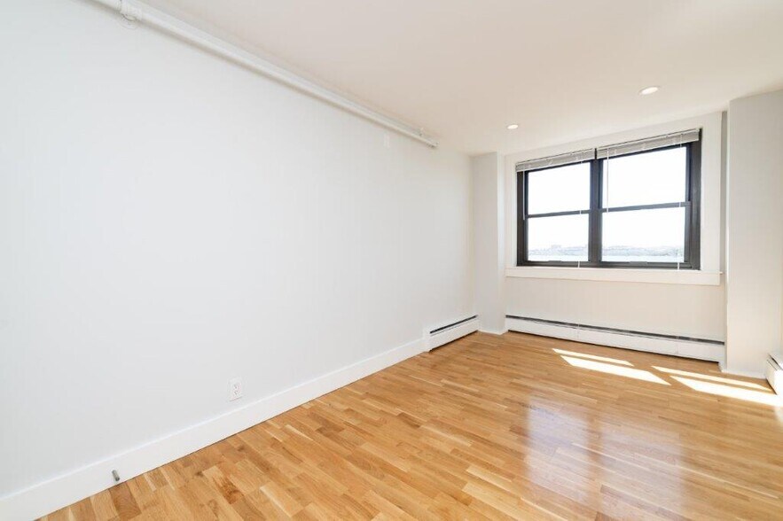 Building Photo - 1410 Columbia Rd