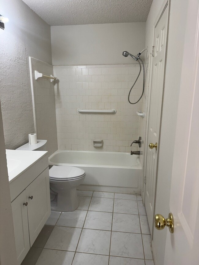 Building Photo - 3010 Mesquite Dr