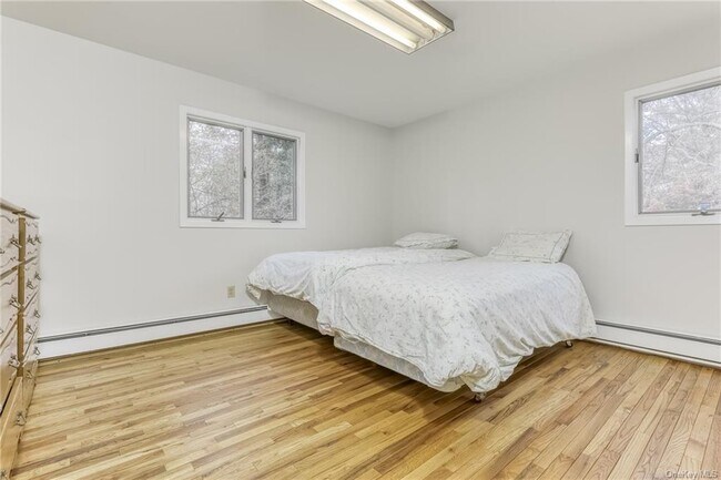 Building Photo - 9 Cloverdale Ln