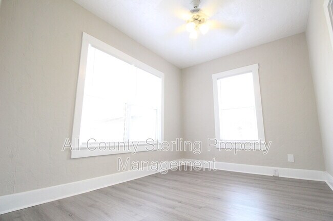 Building Photo - 702 NW 2 Ave