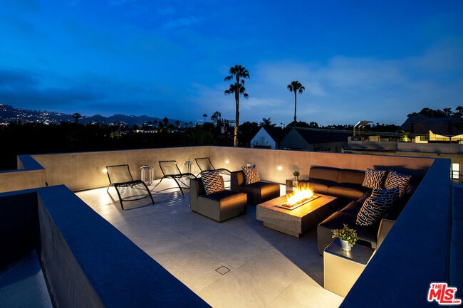 Building Photo - 434 Flores St