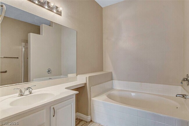 Building Photo - 5650 E Sahara Ave