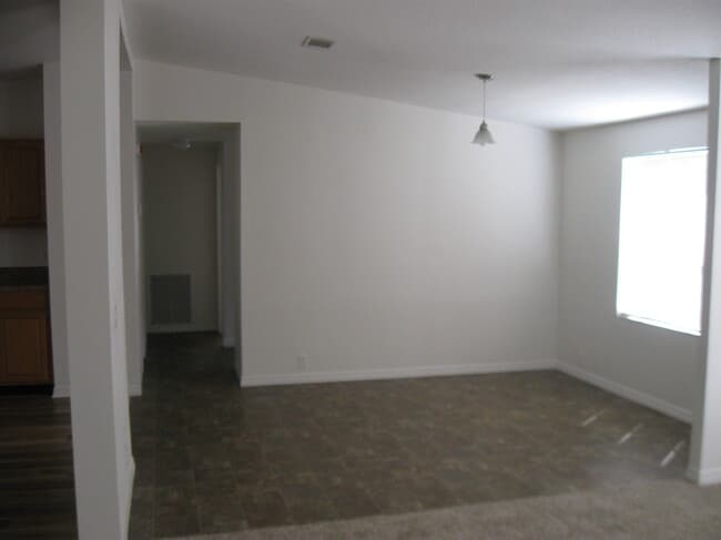 Building Photo - 18638 Hewlett Rd