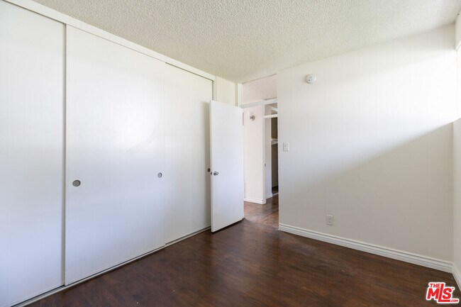 Building Photo - 11133 Rose Ave