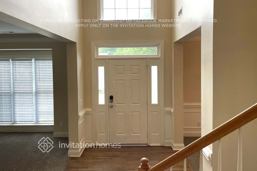 Building Photo - 1704 Crestgate Dr