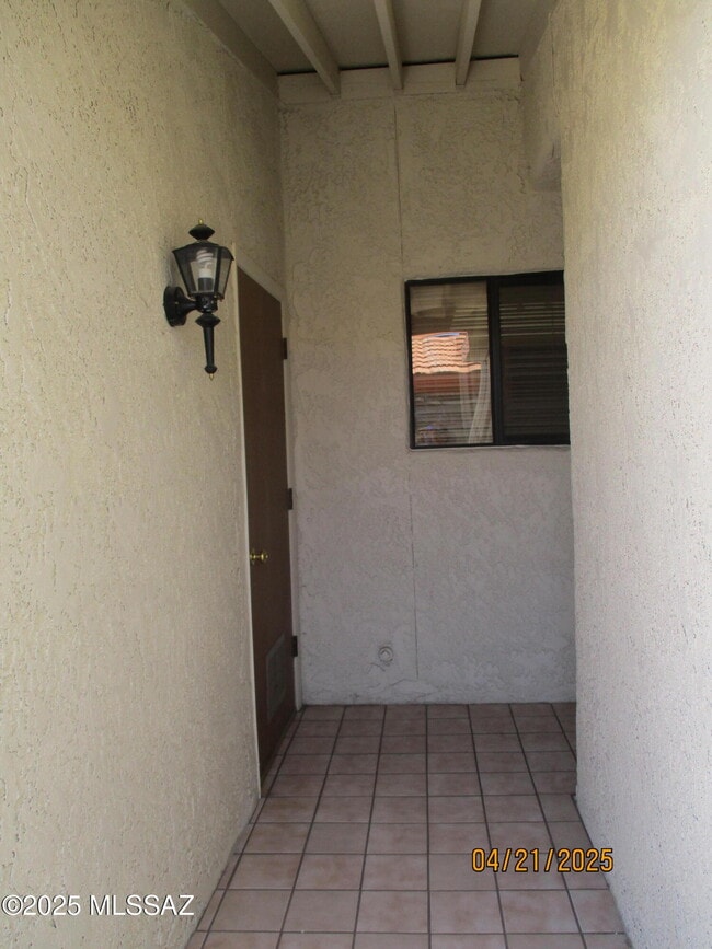 Building Photo - 8712 E Terrace Pl