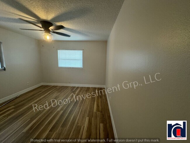 Building Photo - Renovated Spacious 2/2~w/All-in One Washer/Dryer & New AC~Deland