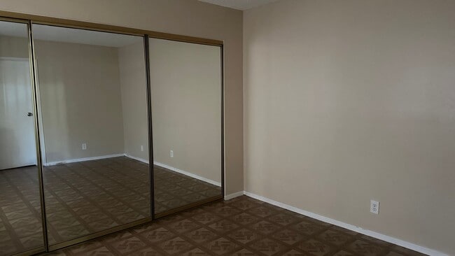 Building Photo - ONE BEDROOM ONE BATHROOM APARTMENT AVAILABLE FOR RENT !!!