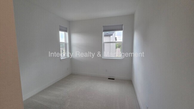 Building Photo - 11014 E Hinsdale Cir
