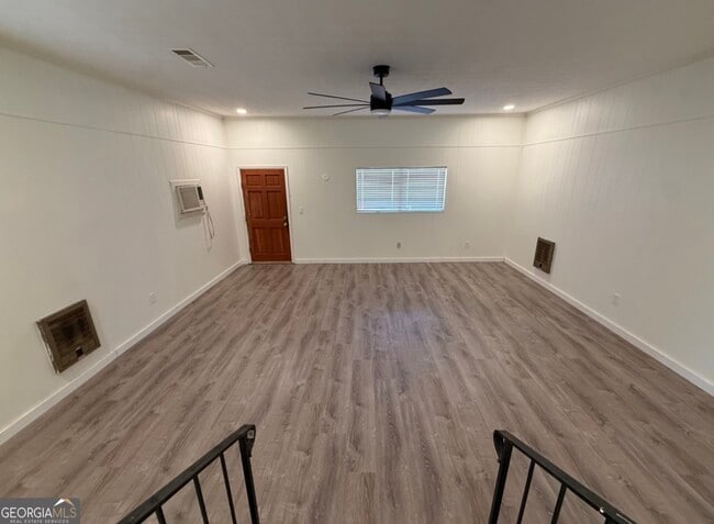 Building Photo - 108 Plum St