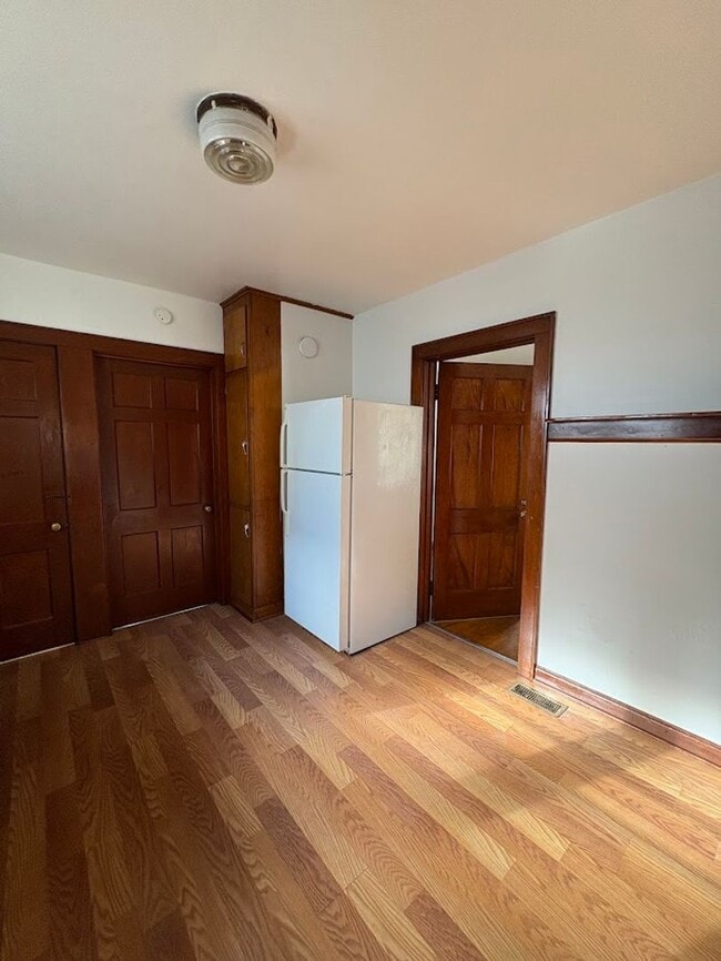 Building Photo - Two bedroom two bathroom home for rent