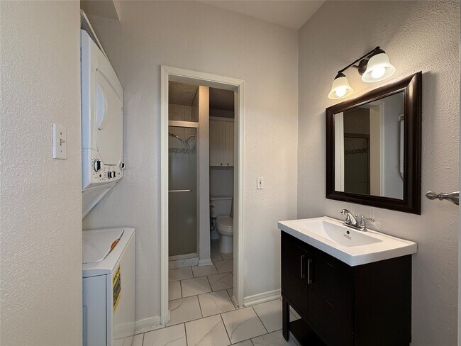 Building Photo - 2125 Augusta Dr