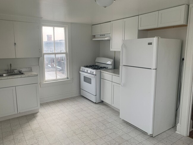 Building Photo - 1 Bedroom Top Floor Apartment-York City SD