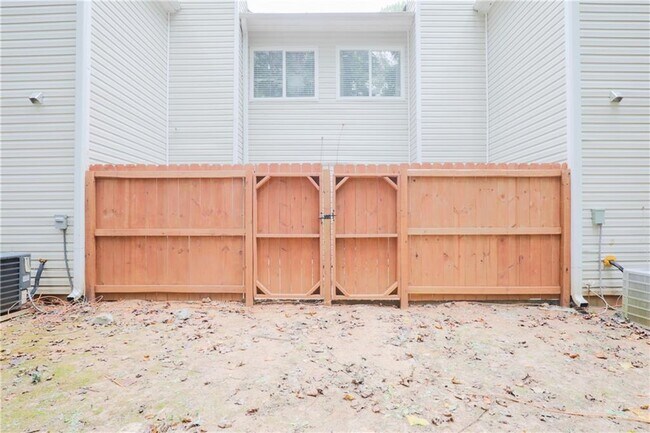 Building Photo - 6463 Klinect Ct