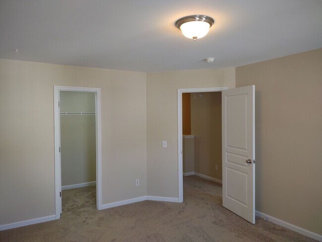 Building Photo - Lovely 3-Bedroom Home located near NCSU!