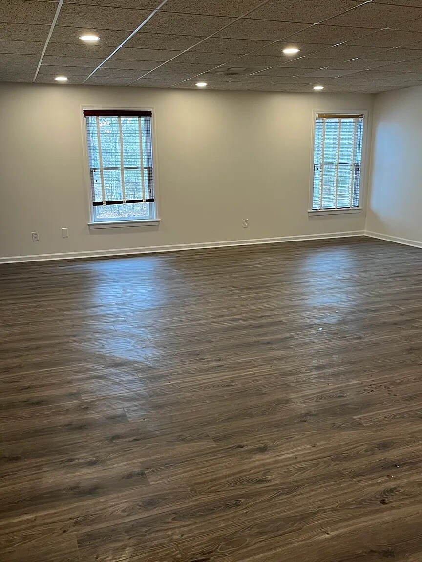 Building Photo - Room in Apartment on Little Mill Rd