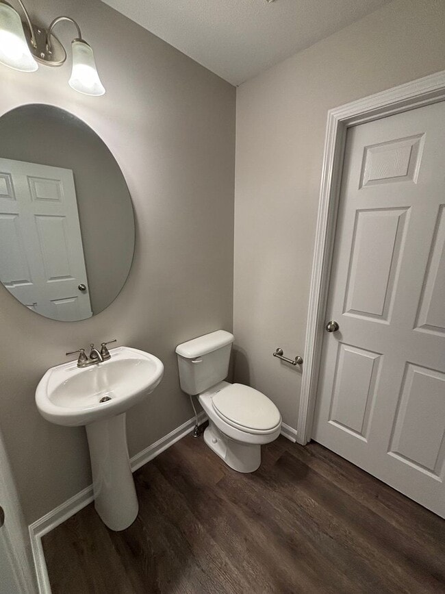 Building Photo - Just like New townhome for Rent!