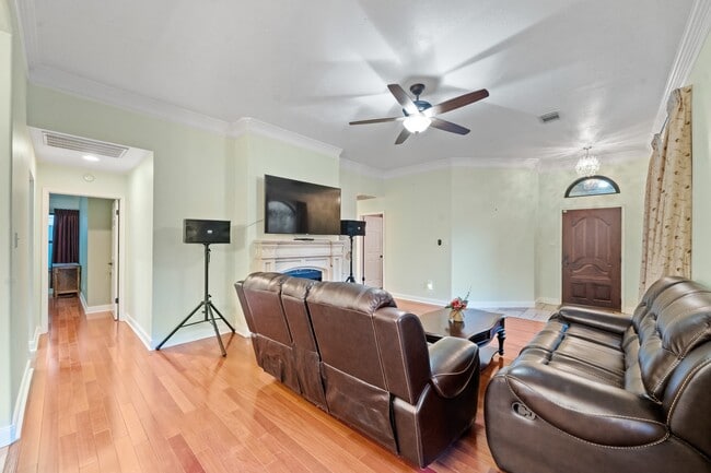 Building Photo - 5102 E Pagewick Dr