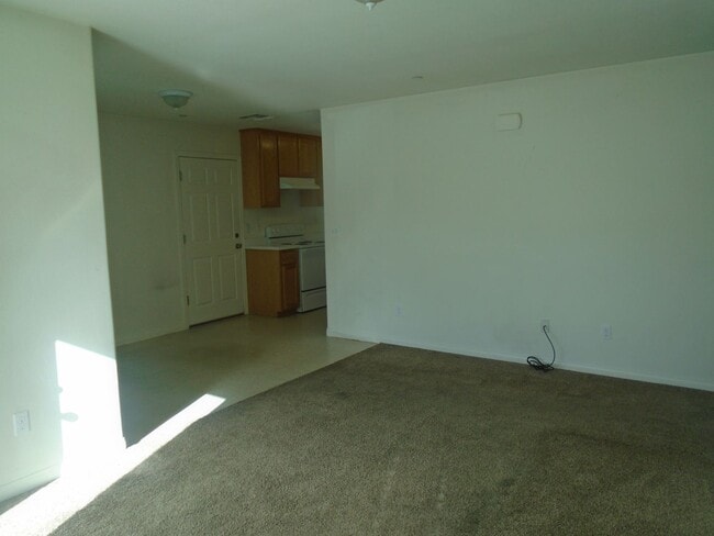 Building Photo - 616 W Day Ave