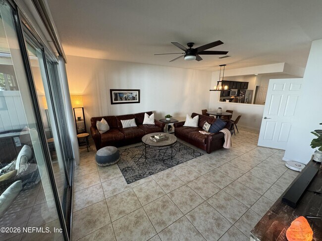 Building Photo - 6789 Roundleaf Dr