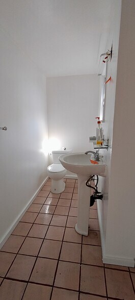 Bath - 1150 Sanborn Ave. Apt C