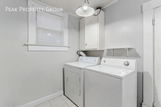 Building Photo - 196 W 8th Ave